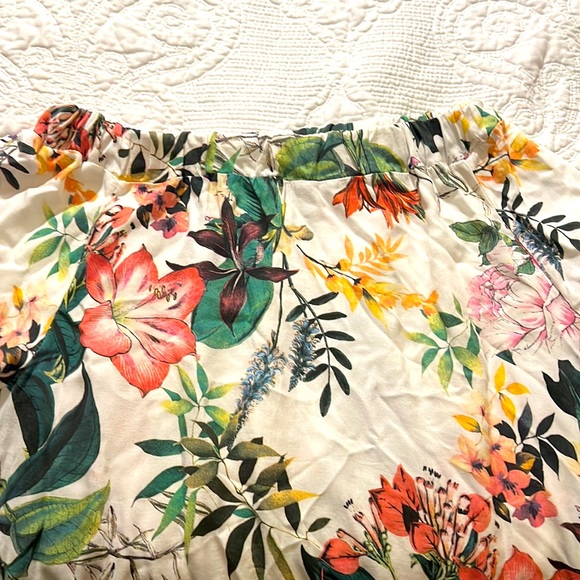 Beautiful Tropical Italian Dress - Picture 2 of 5